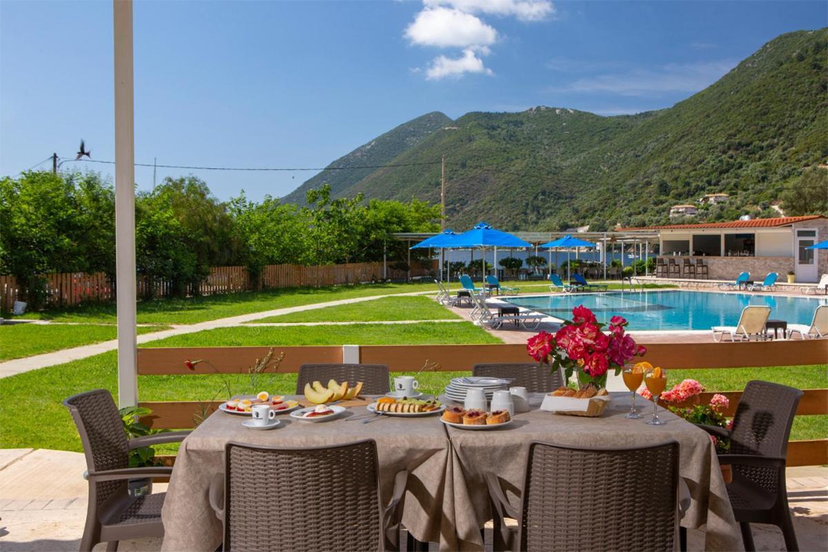 Menes Hotel Geni  Exterior photo
