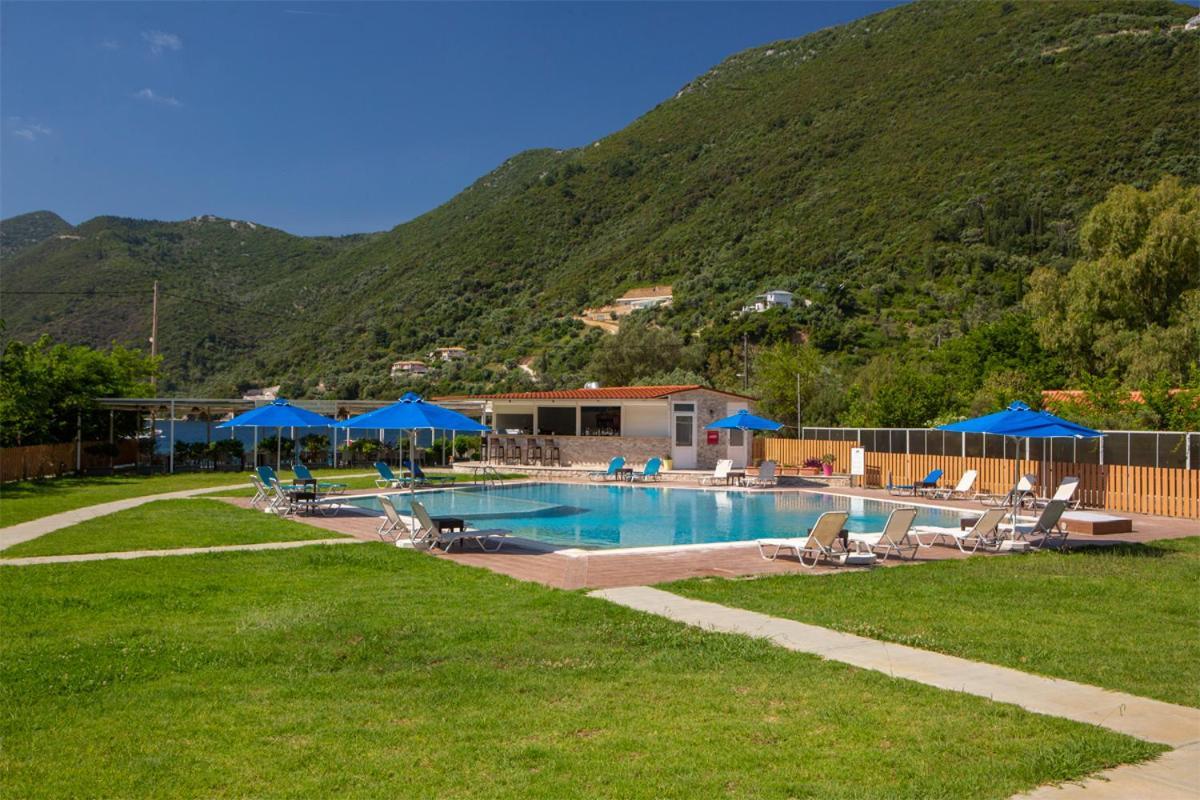 Menes Hotel Geni  Exterior photo