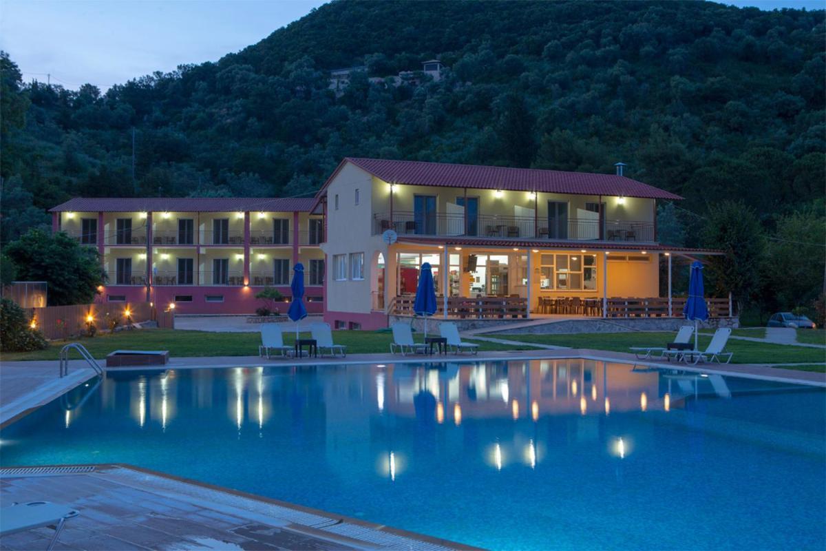Menes Hotel Geni  Exterior photo