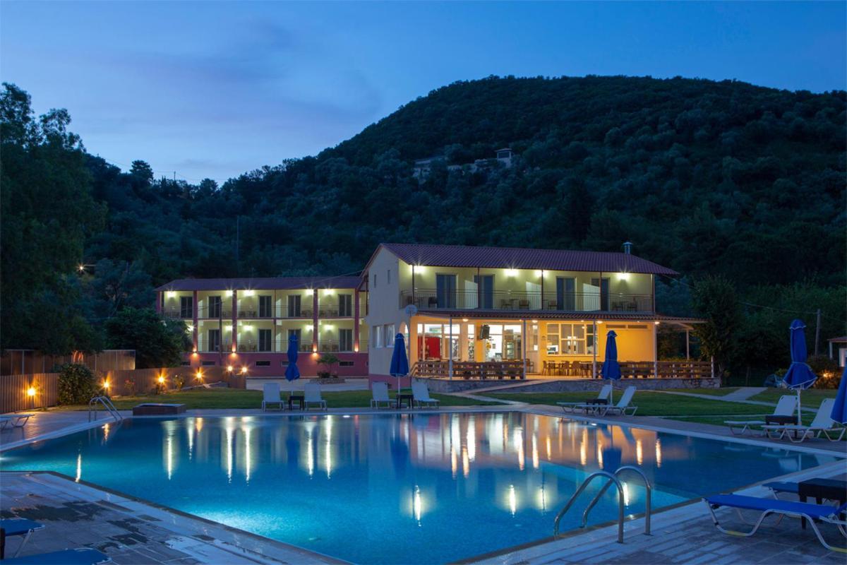 Menes Hotel Geni  Exterior photo