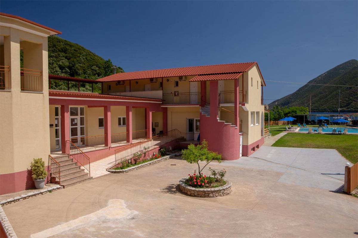 Menes Hotel Geni  Exterior photo