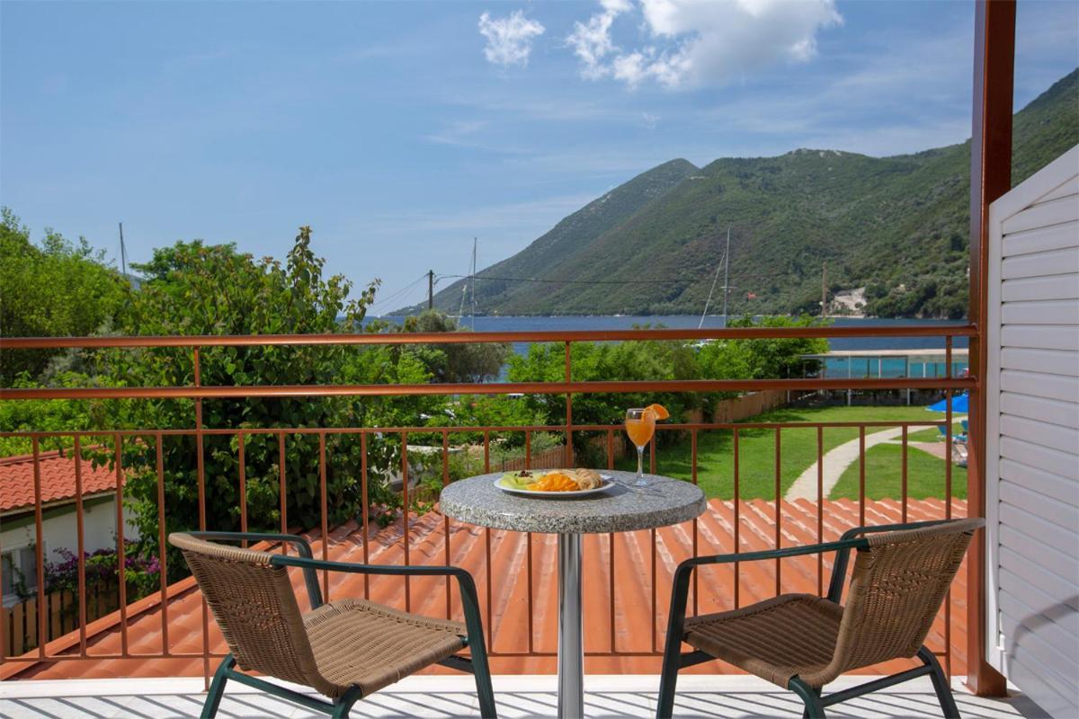 Menes Hotel Geni  Exterior photo