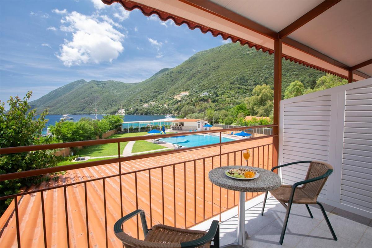 Menes Hotel Geni  Exterior photo