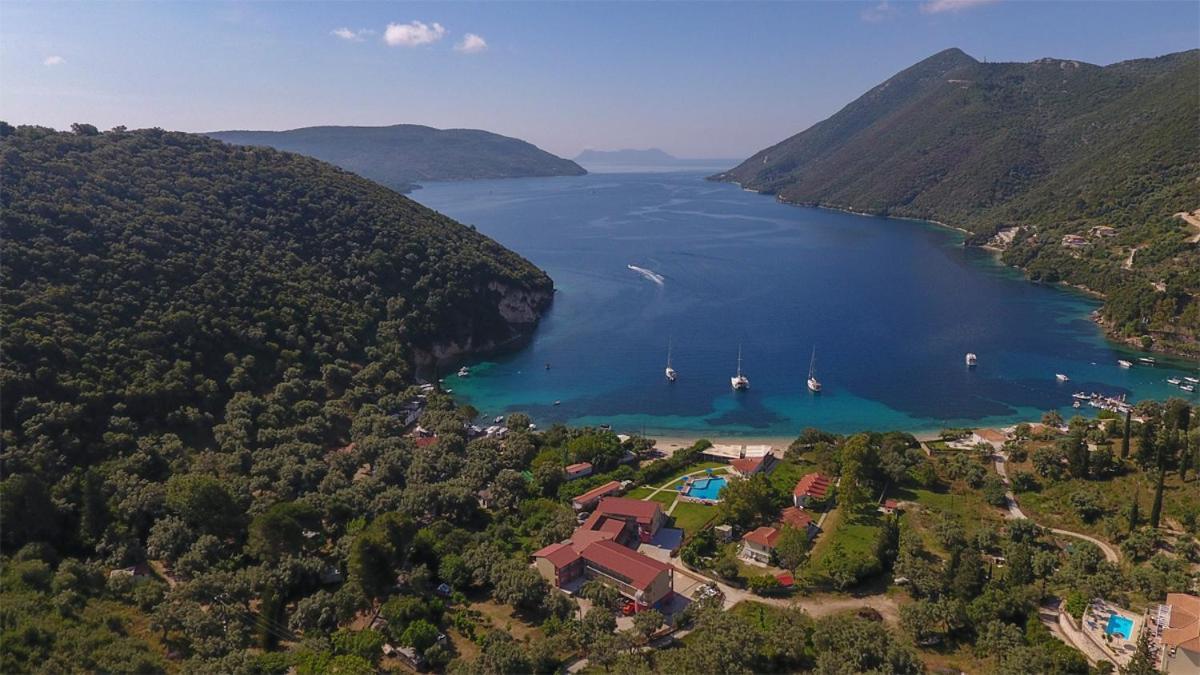 Menes Hotel Geni  Exterior photo